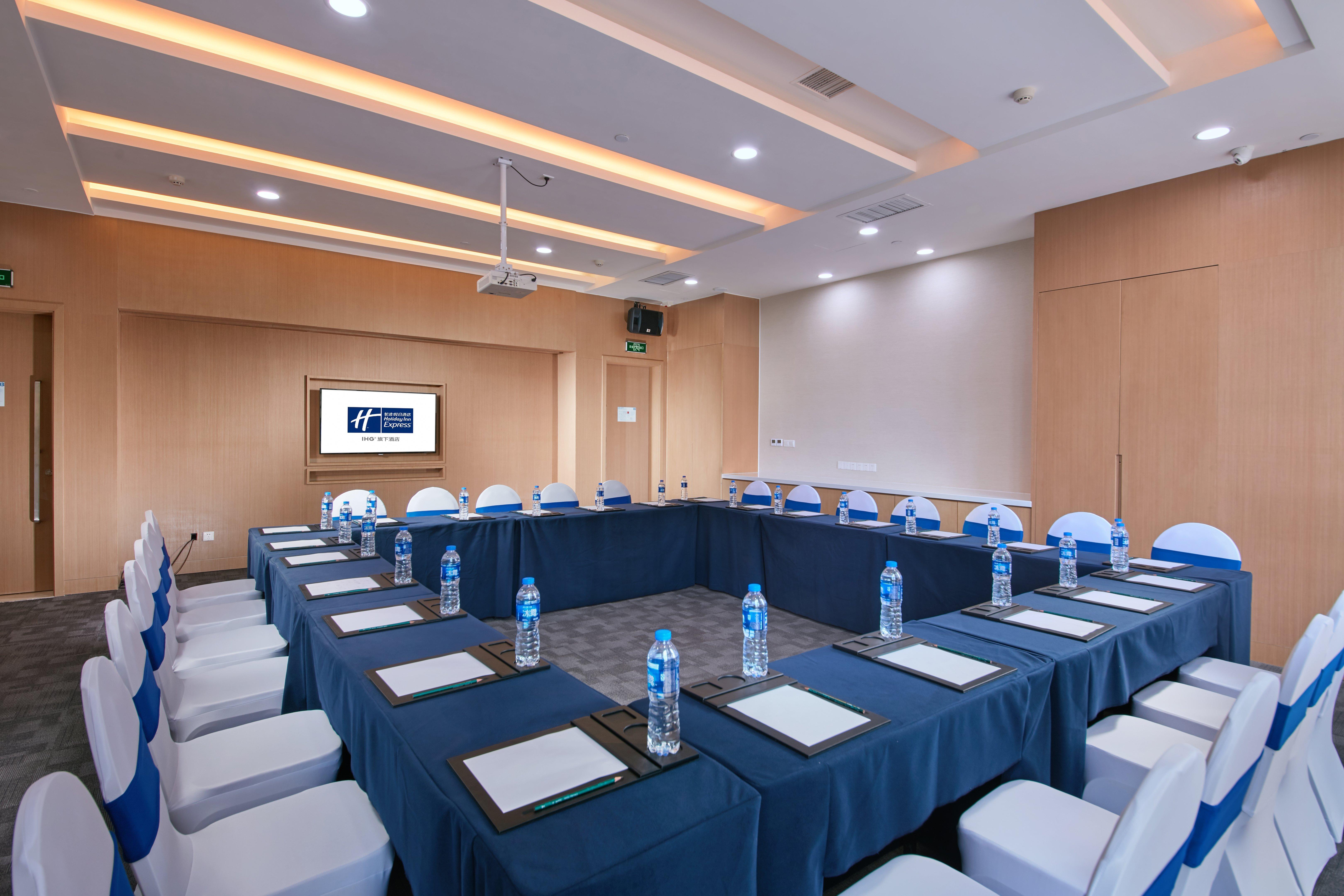 Holiday Inn Express Luoyang Yichuan By Ihg Exterior photo