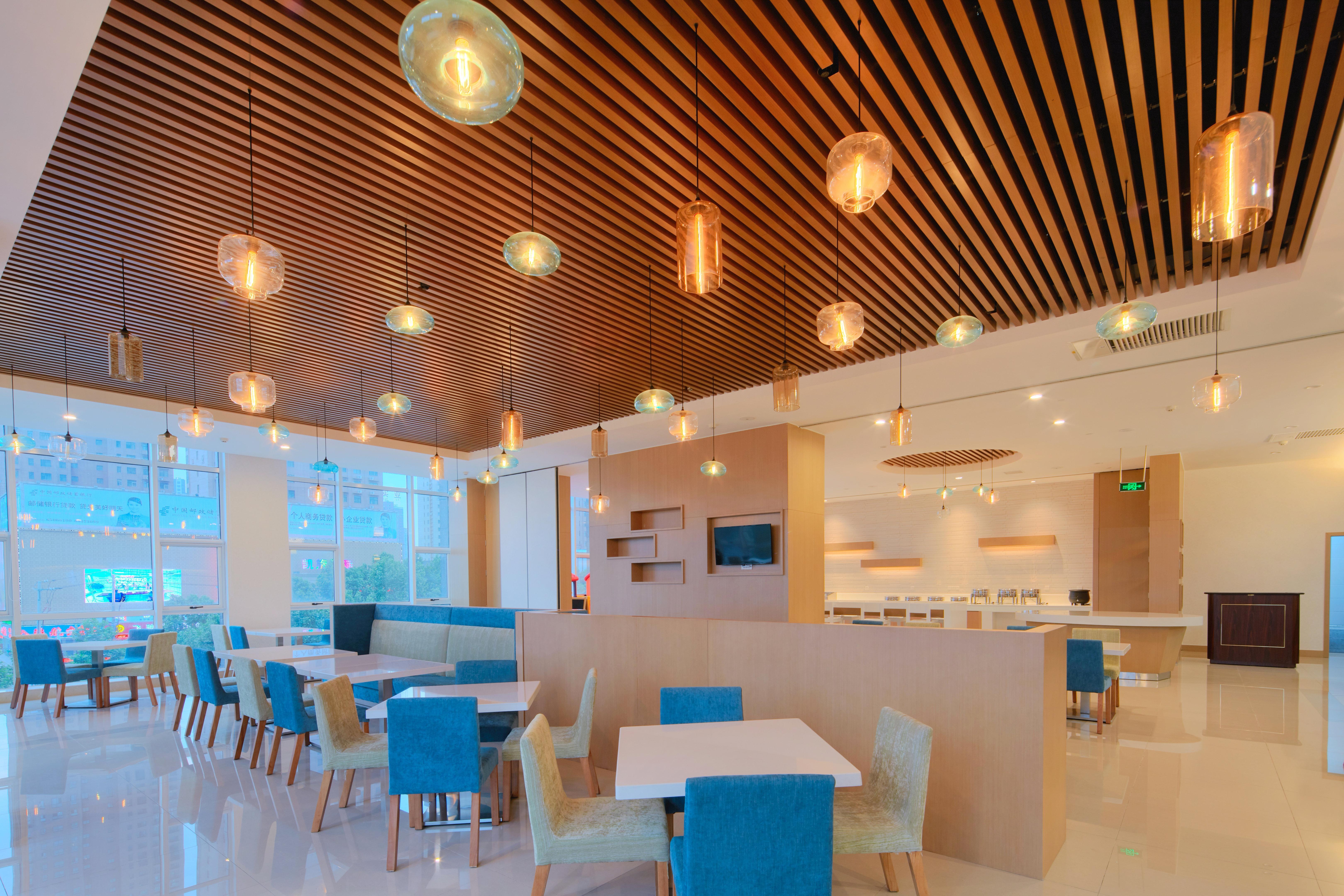 Holiday Inn Express Luoyang Yichuan By Ihg Exterior photo