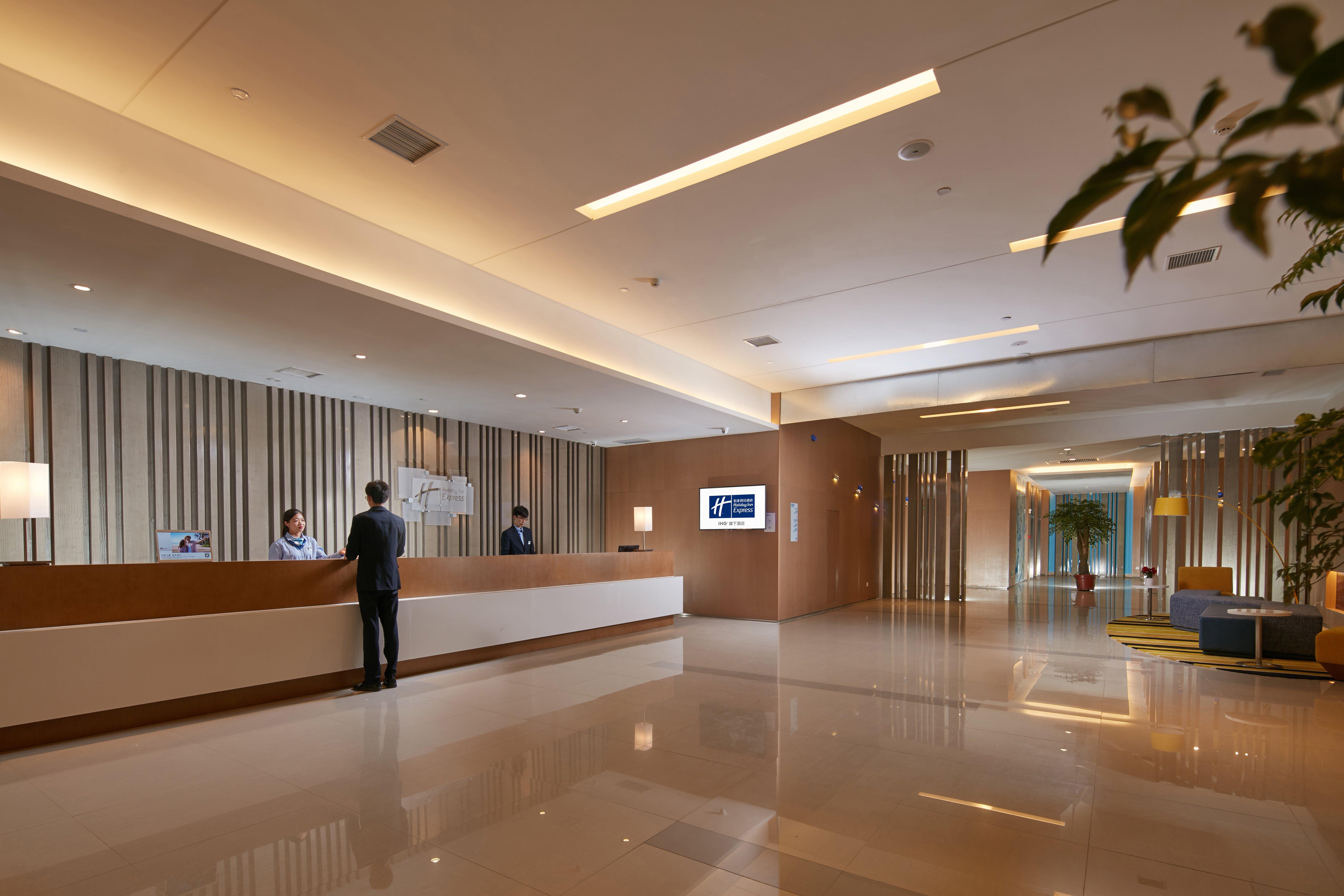 Holiday Inn Express Luoyang Yichuan By Ihg Exterior photo